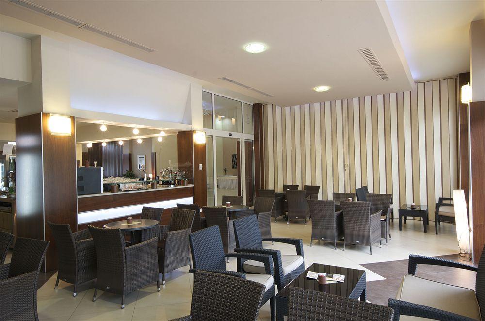 Hotel Fontana Buzet Luaran gambar
