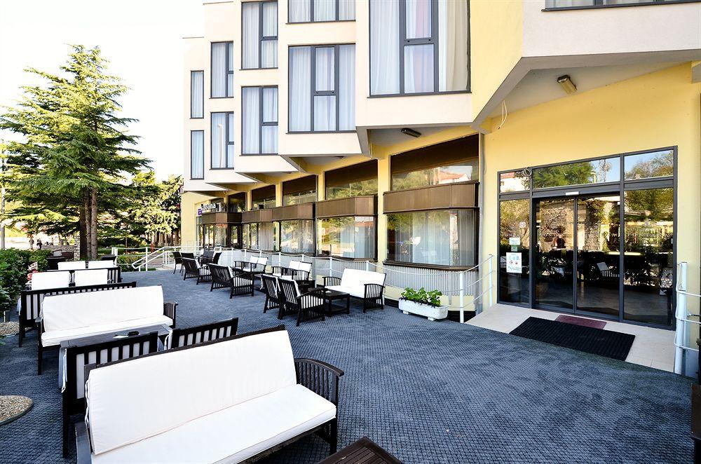 Hotel Fontana Buzet Luaran gambar