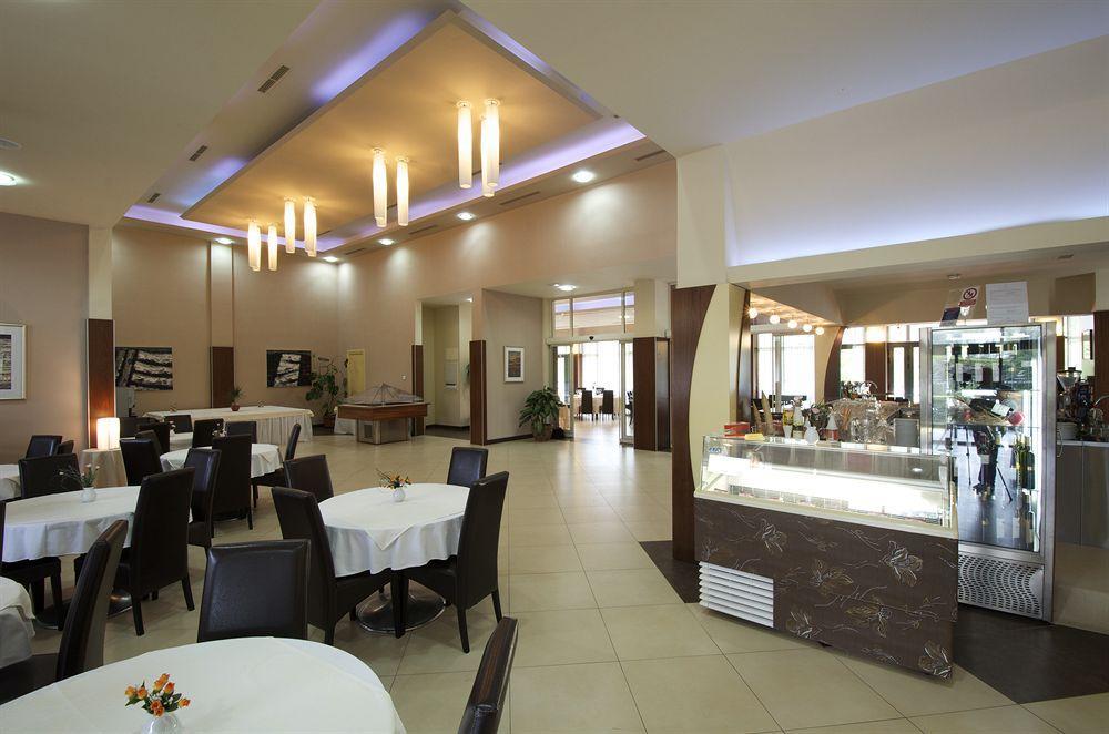 Hotel Fontana Buzet Luaran gambar