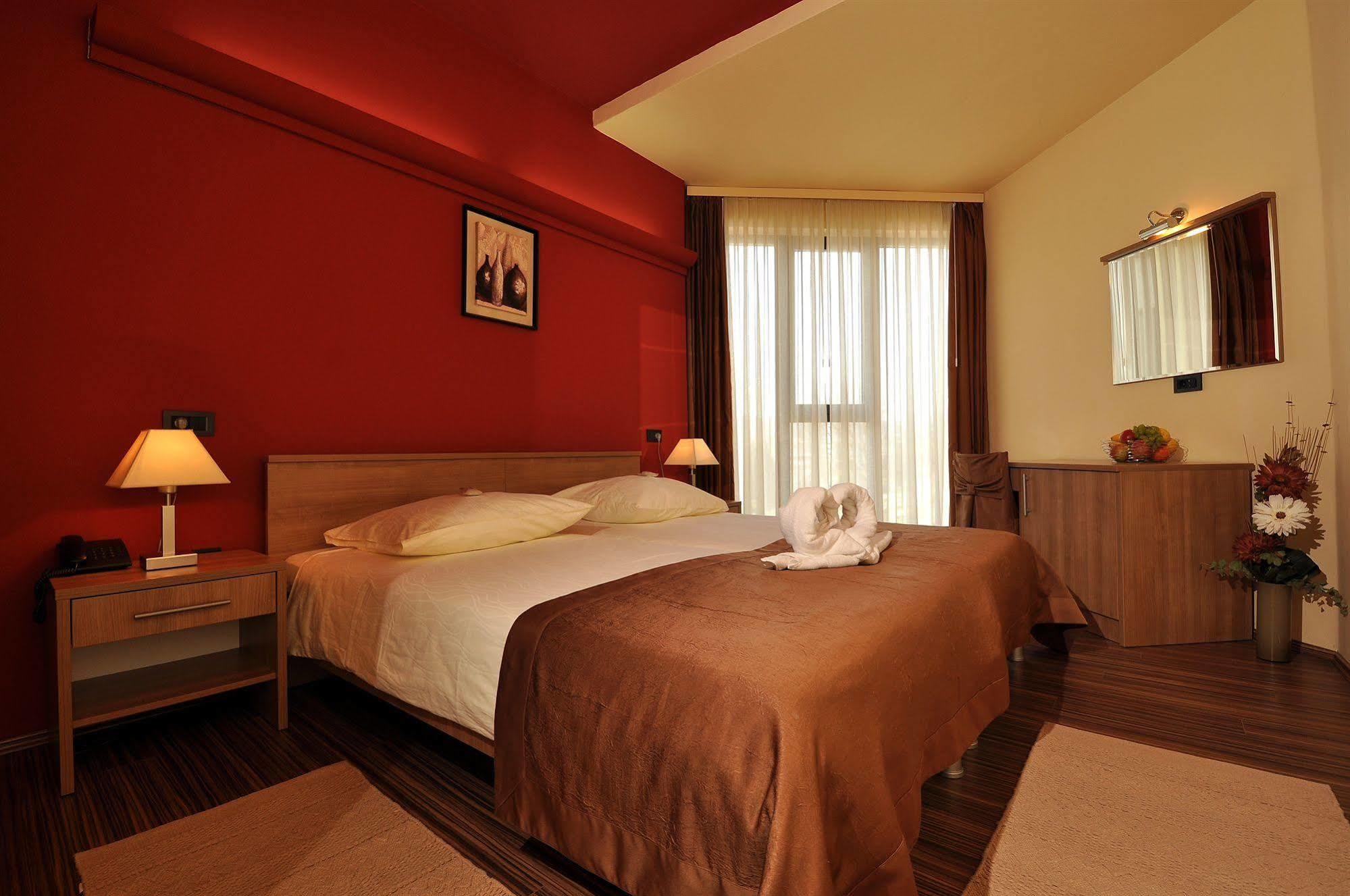 Hotel Fontana Buzet Luaran gambar