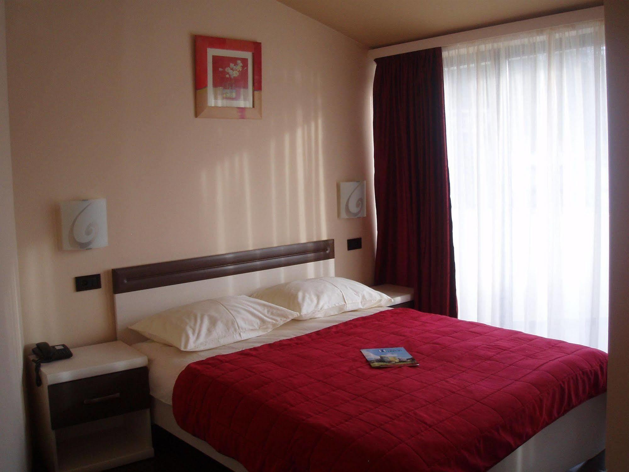 Hotel Fontana Buzet Luaran gambar