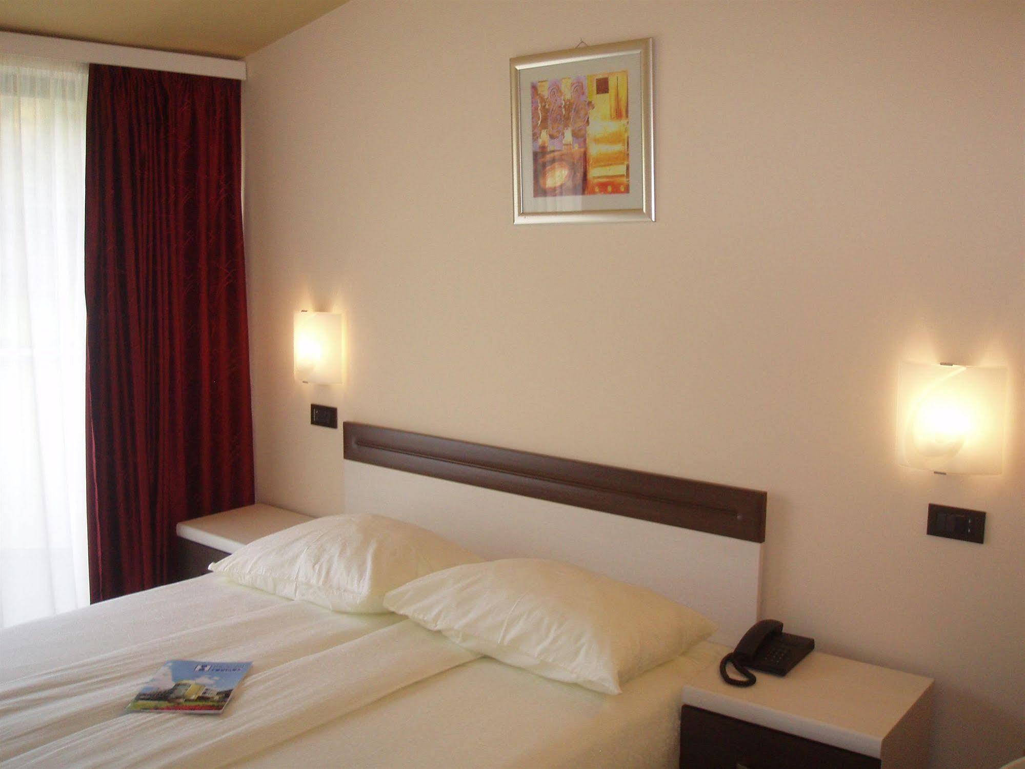 Hotel Fontana Buzet Luaran gambar