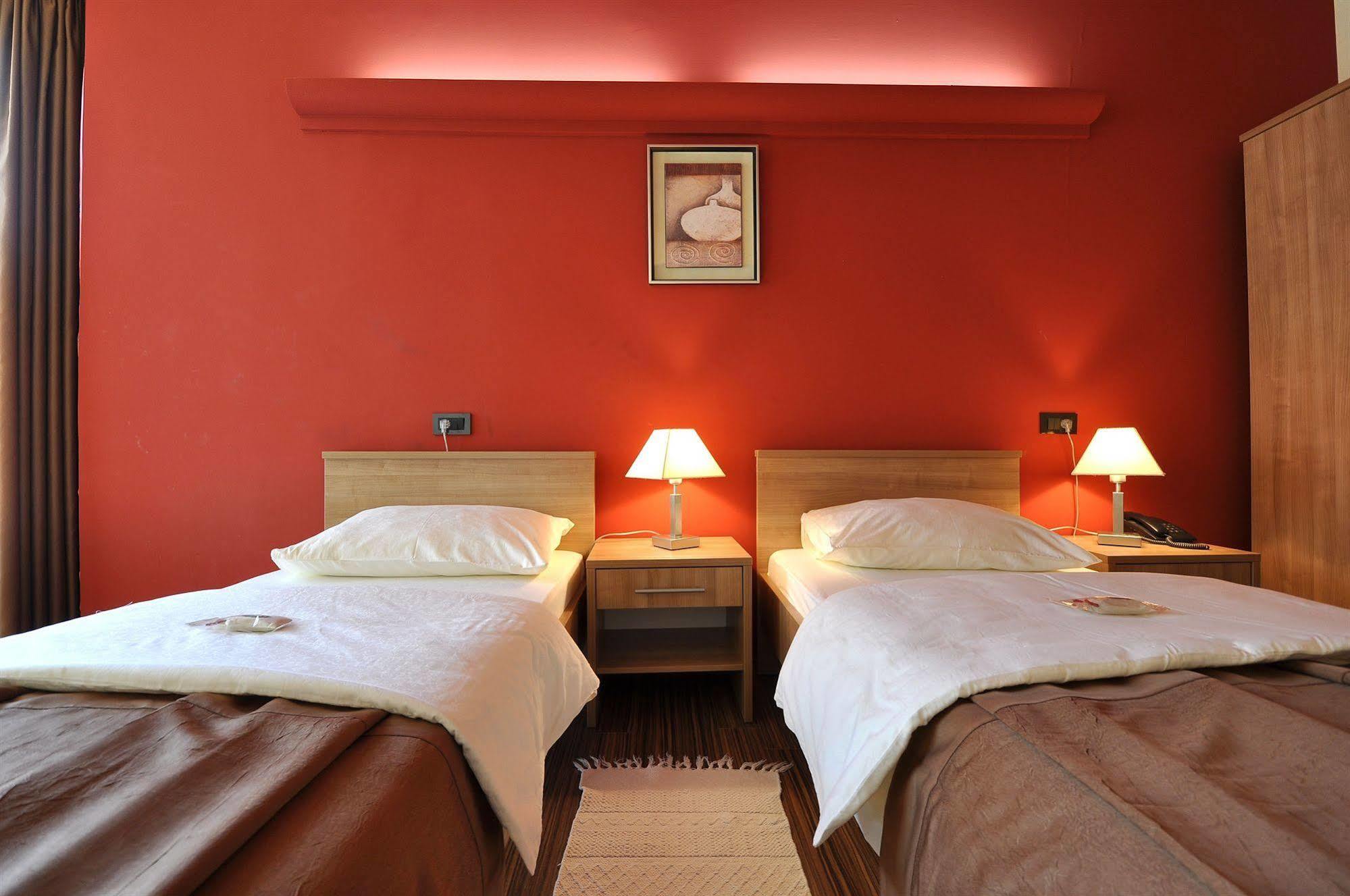 Hotel Fontana Buzet Luaran gambar